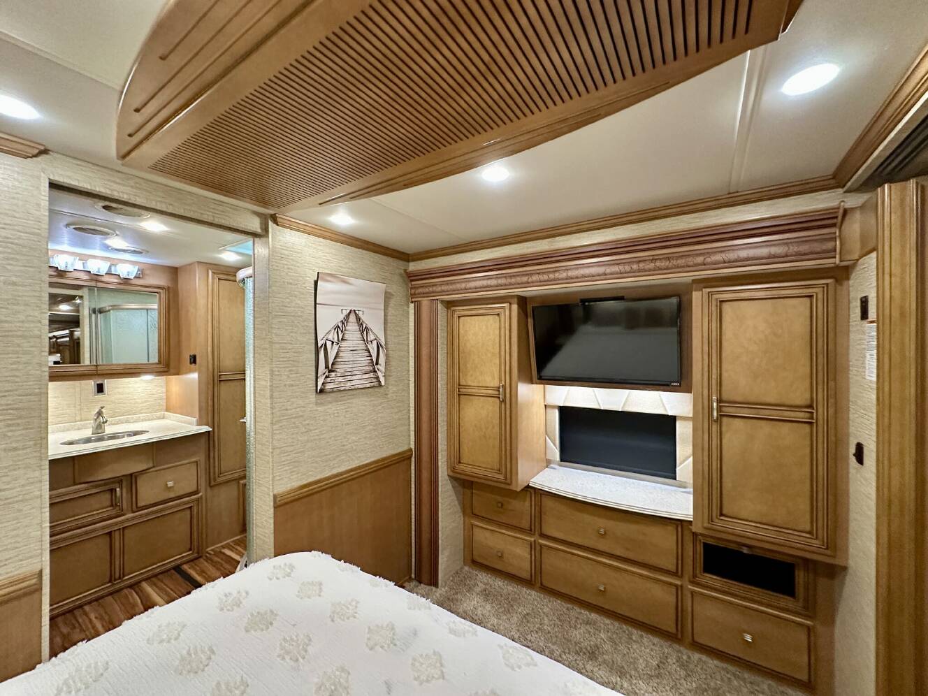 A photo of this 2017 Newmar Ventana LE 4042