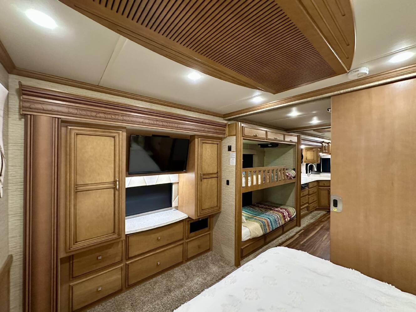 A photo of this 2017 Newmar Ventana LE 4042
