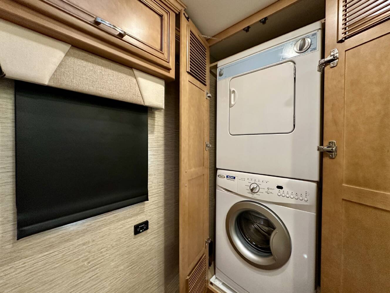 A photo of this 2017 Newmar Ventana LE 4042