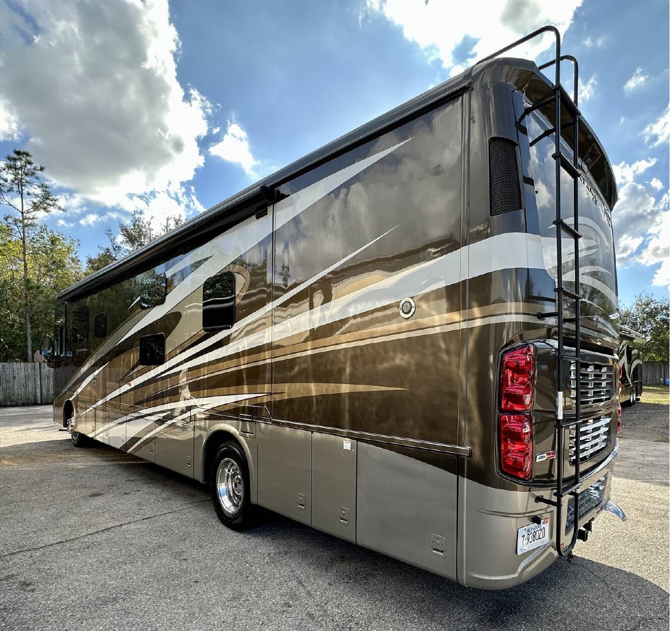 A photo of this 2017 Newmar Ventana LE 4042
