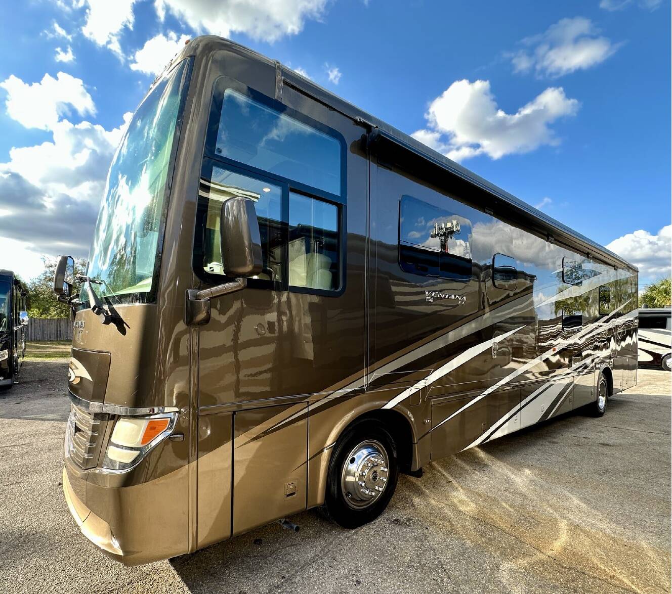 A photo of this 2017 Newmar Ventana LE 4042