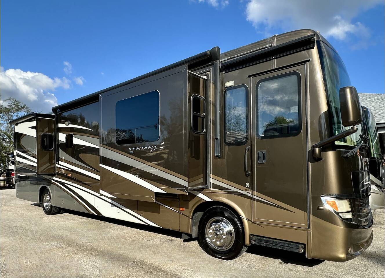 A photo of this 2017 Newmar Ventana LE 4042
