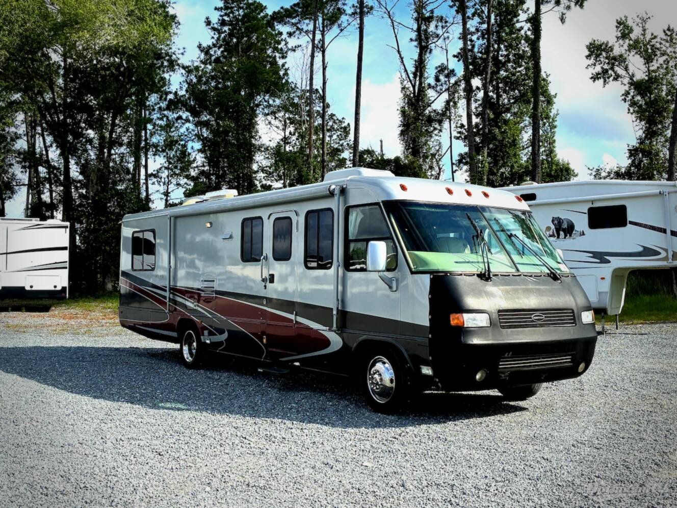 A photo of this 2004 Airstream Land Yacht 33