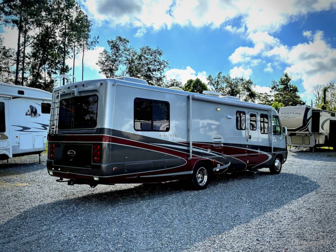 A photo of this 2004 Airstream Land Yacht 33