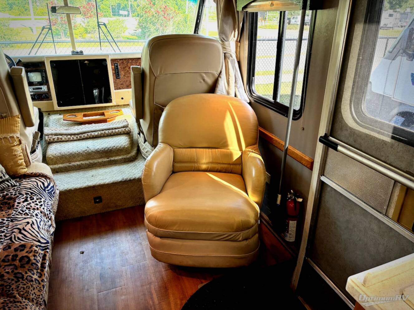 A photo of this 2004 Airstream Land Yacht 33