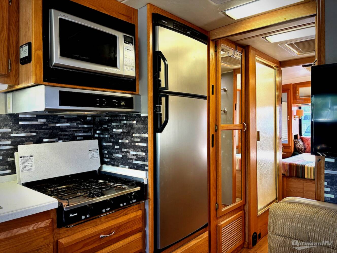 A photo of this 2004 Airstream Land Yacht 33