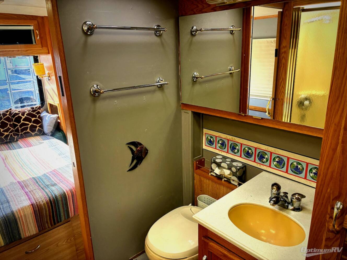 A photo of this 2004 Airstream Land Yacht 33