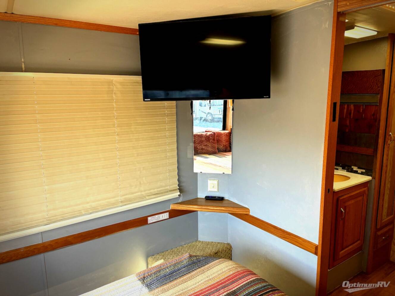 A photo of this 2004 Airstream Land Yacht 33
