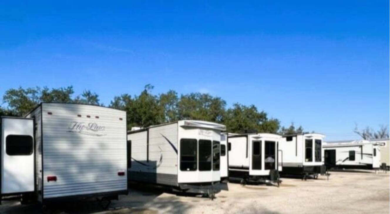 A photo of this 2022 Hy-Line DESTINATION TRAILER