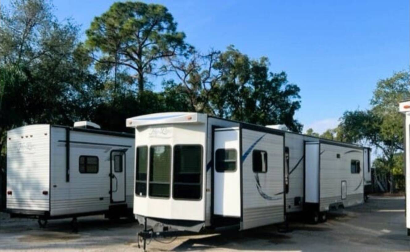 A photo of this 2022 Hy-Line DESTINATION TRAILER