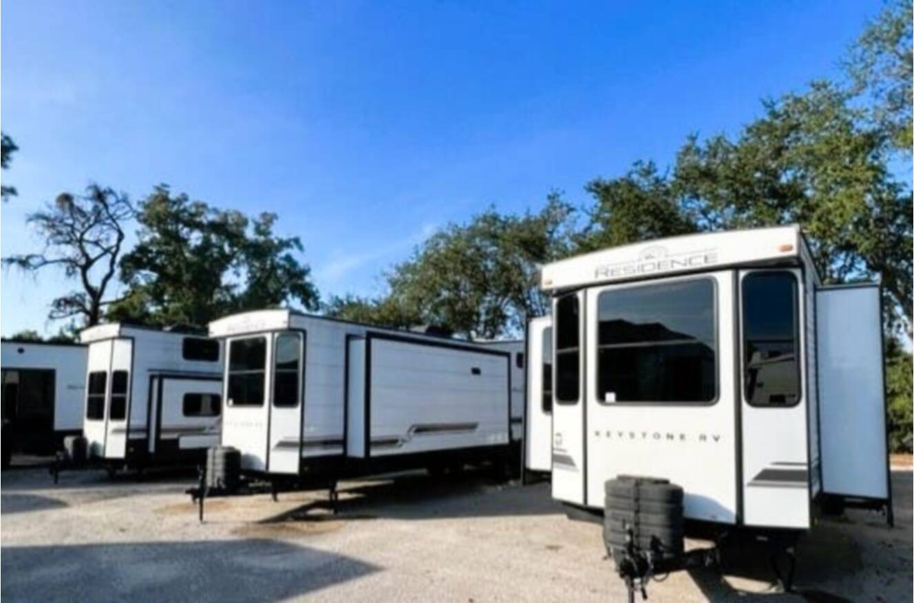 A photo of this 2022 Hy-Line DESTINATION TRAILER