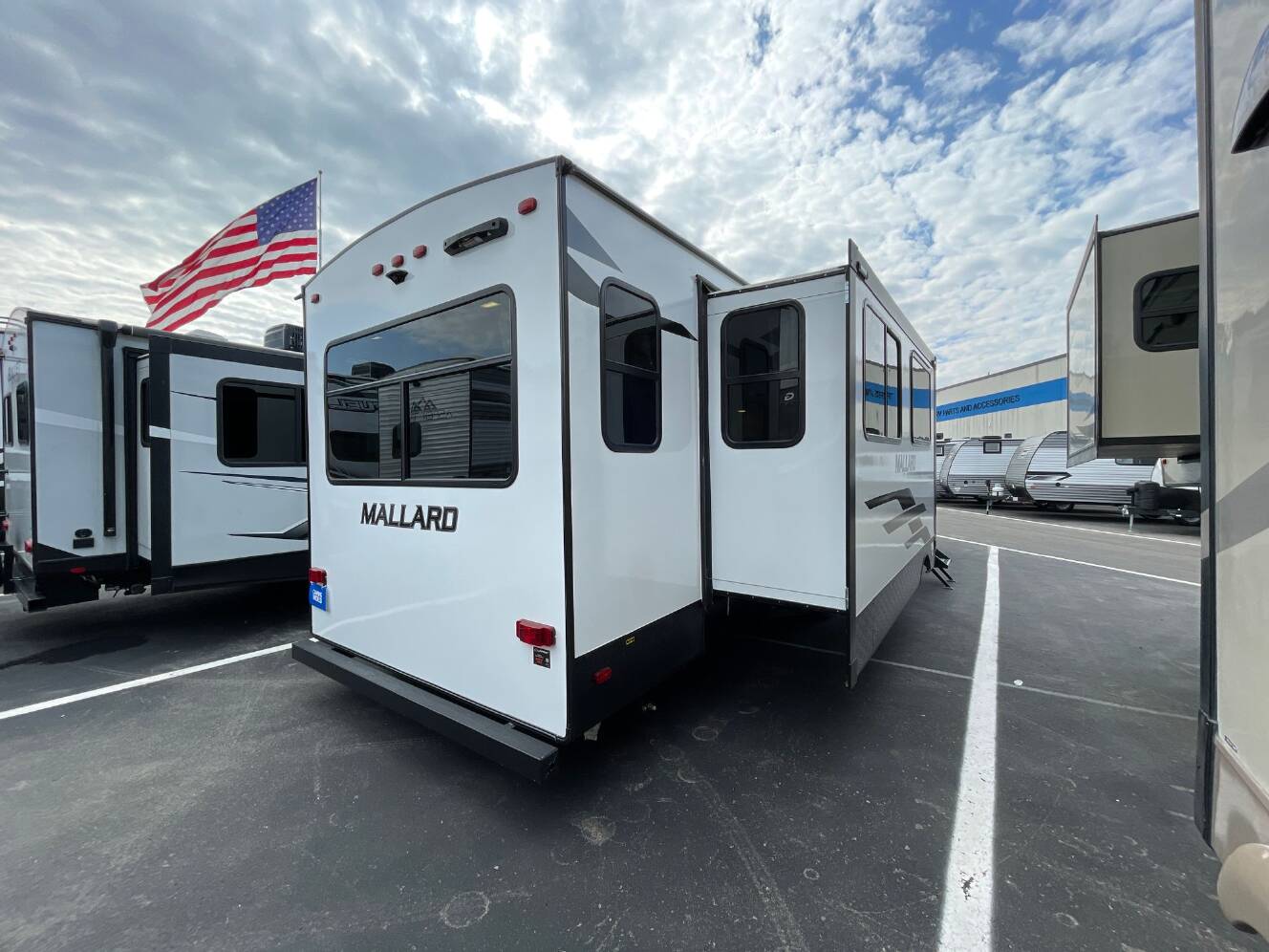 A photo of this 2024 Heartland MALLARD M335