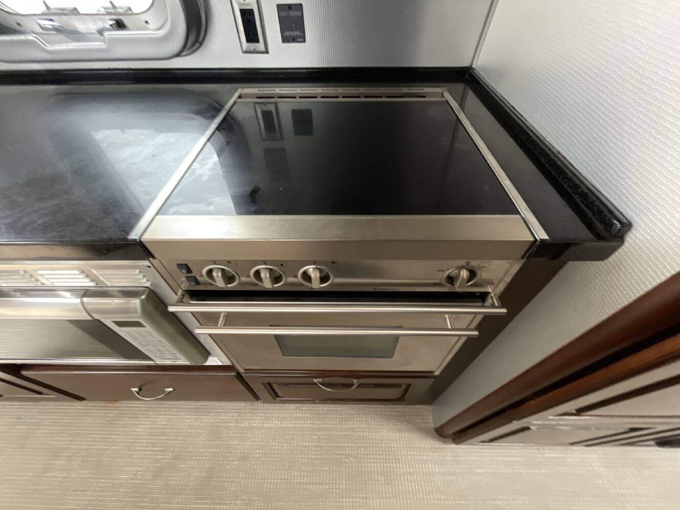 A photo of this 2016 Airstream CLASSIC 30