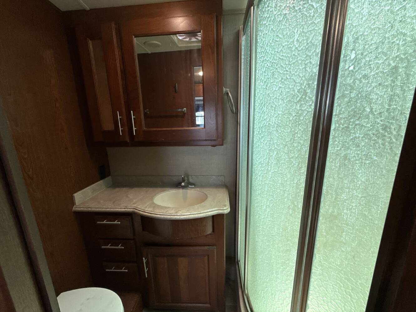 A photo of this 2013 Dynamax DX3 37BHHD