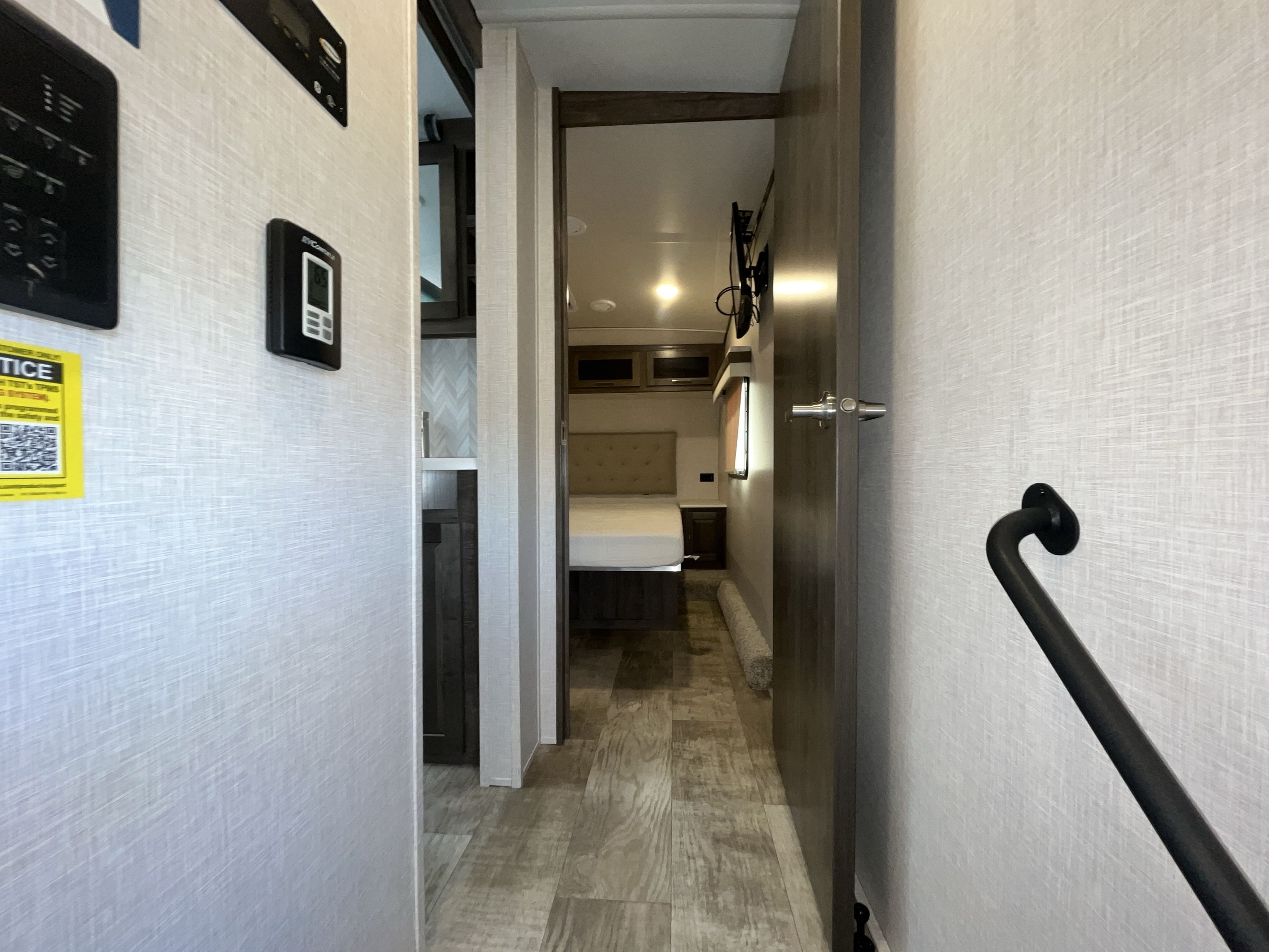 2023 Forest River ROCKWOOD SIGNATURE 2445WS in syracuse NY