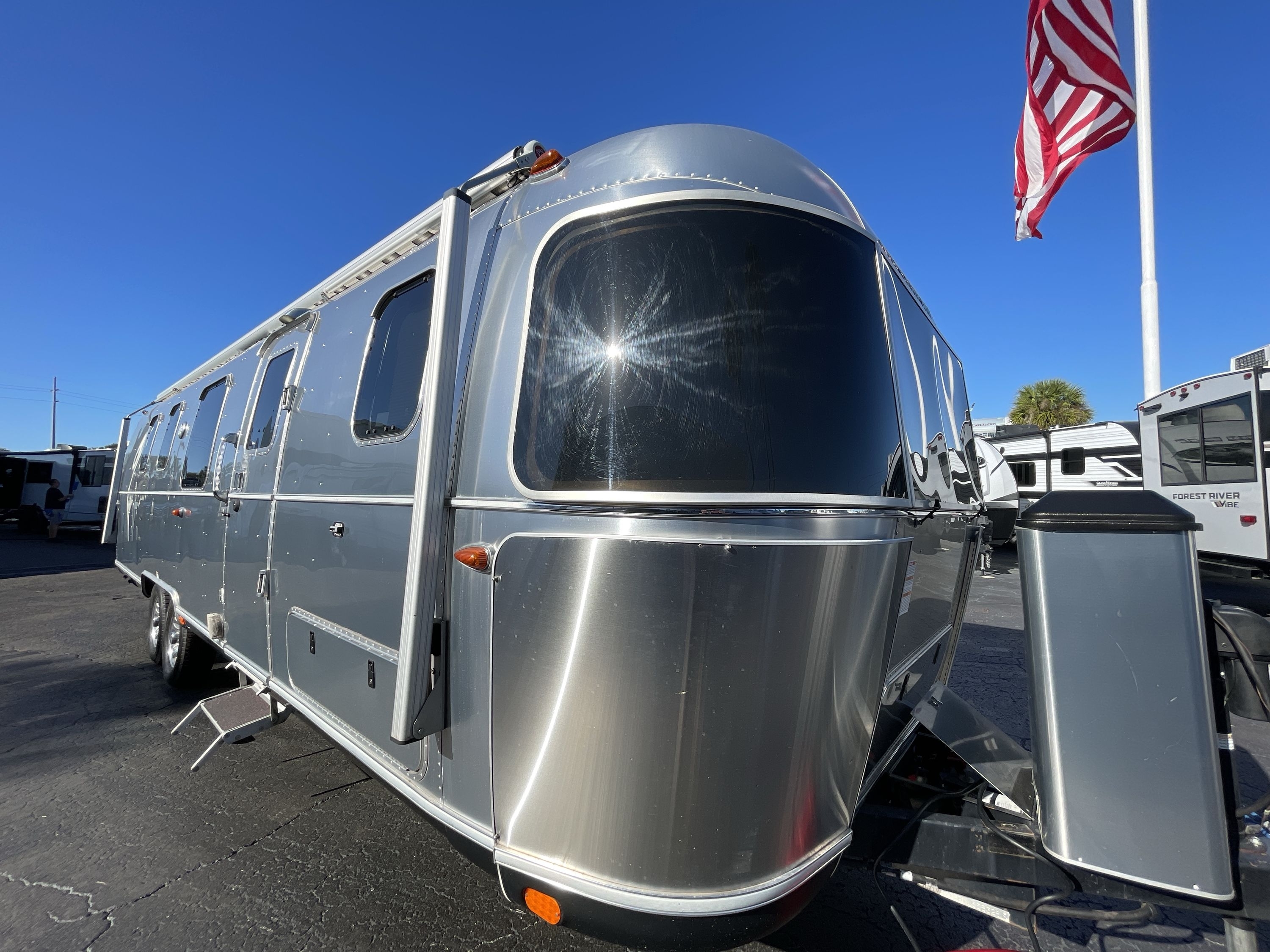 2021 Airstream CLASSIC 33FB TWIN in pinellas park FL