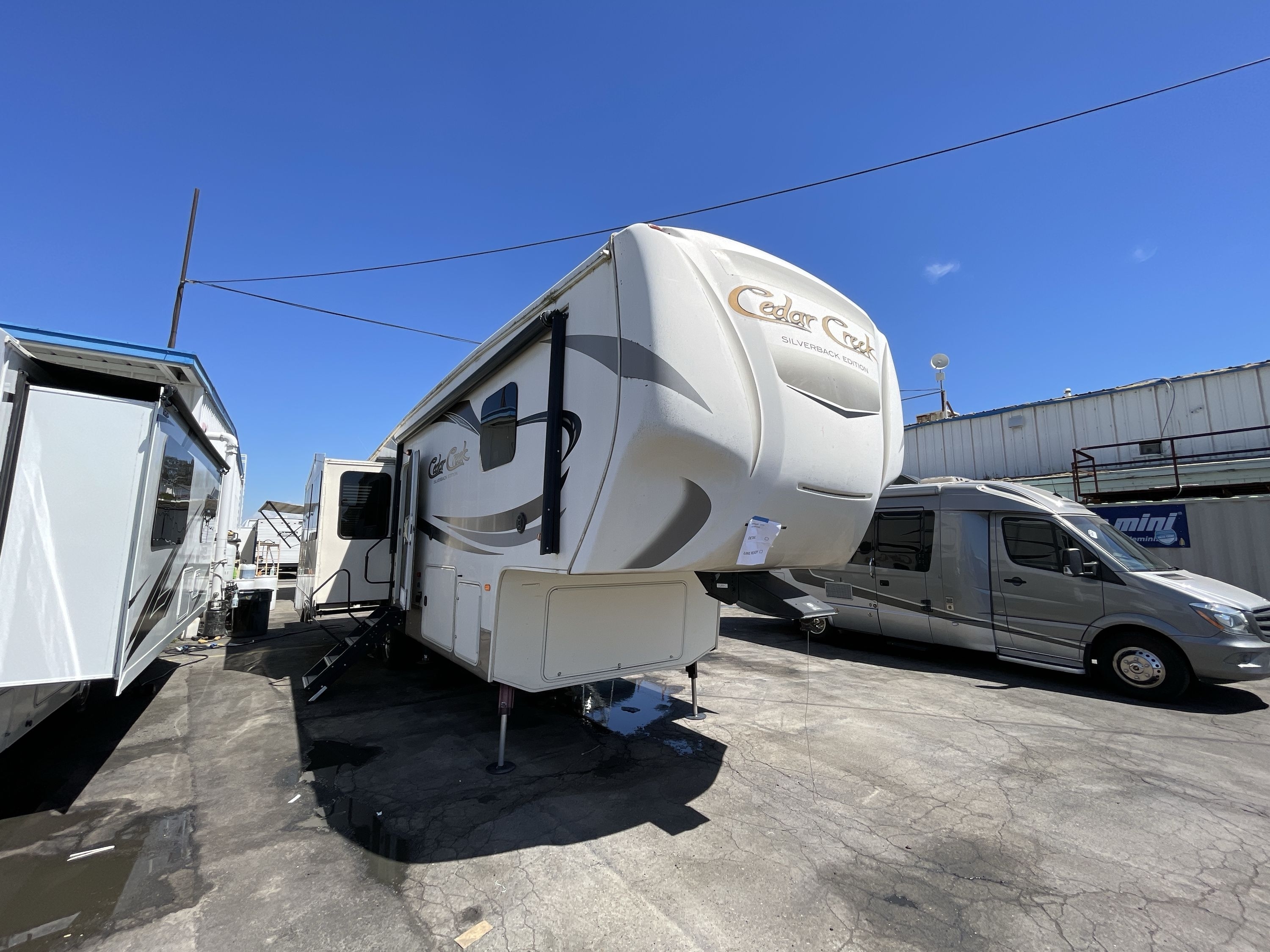 2016 Forest River CEDAR CREEK SILVERBACK 29IK in fresno CA