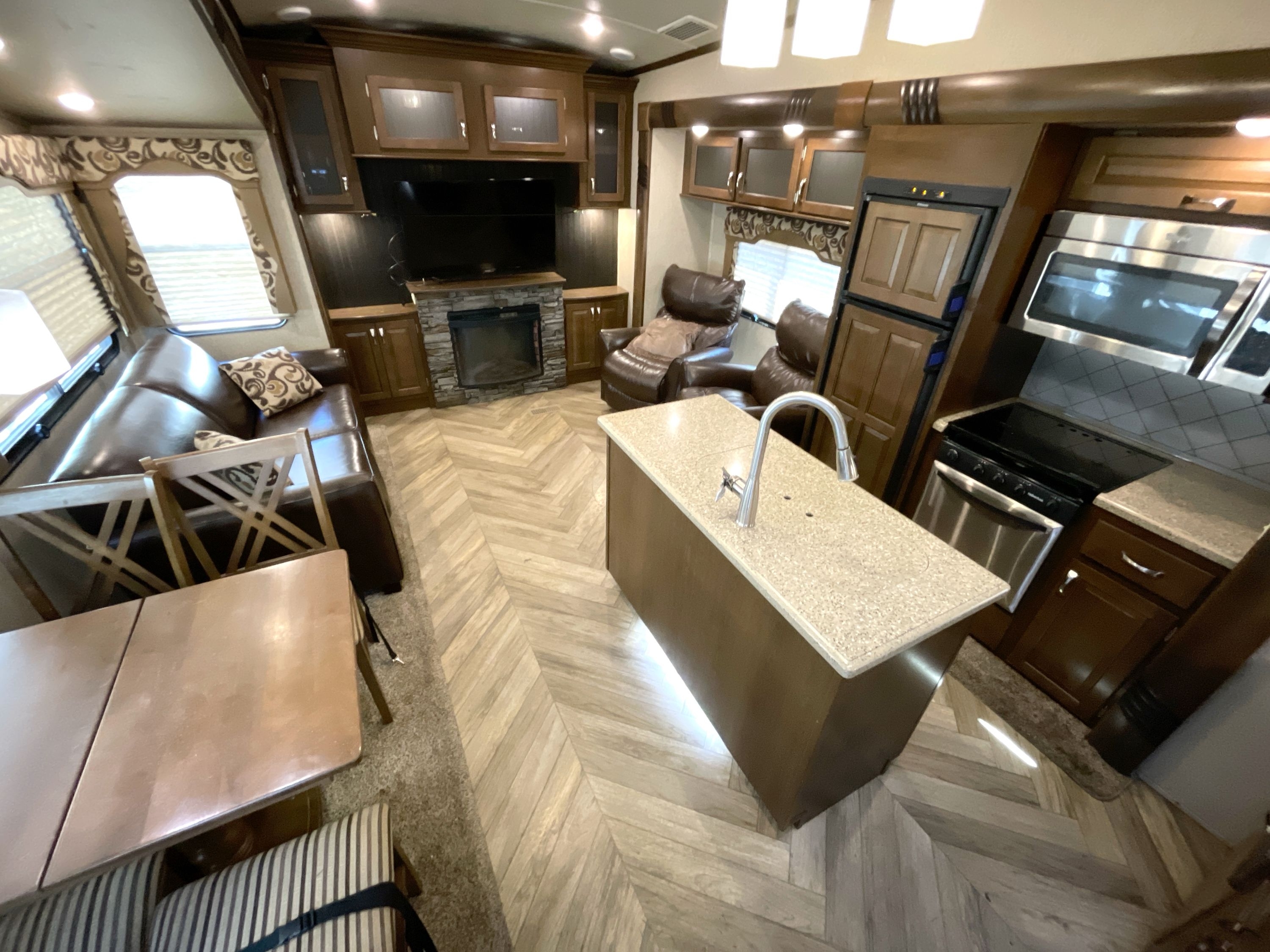 2016 Forest River CEDAR CREEK SILVERBACK 29IK in fresno CA
