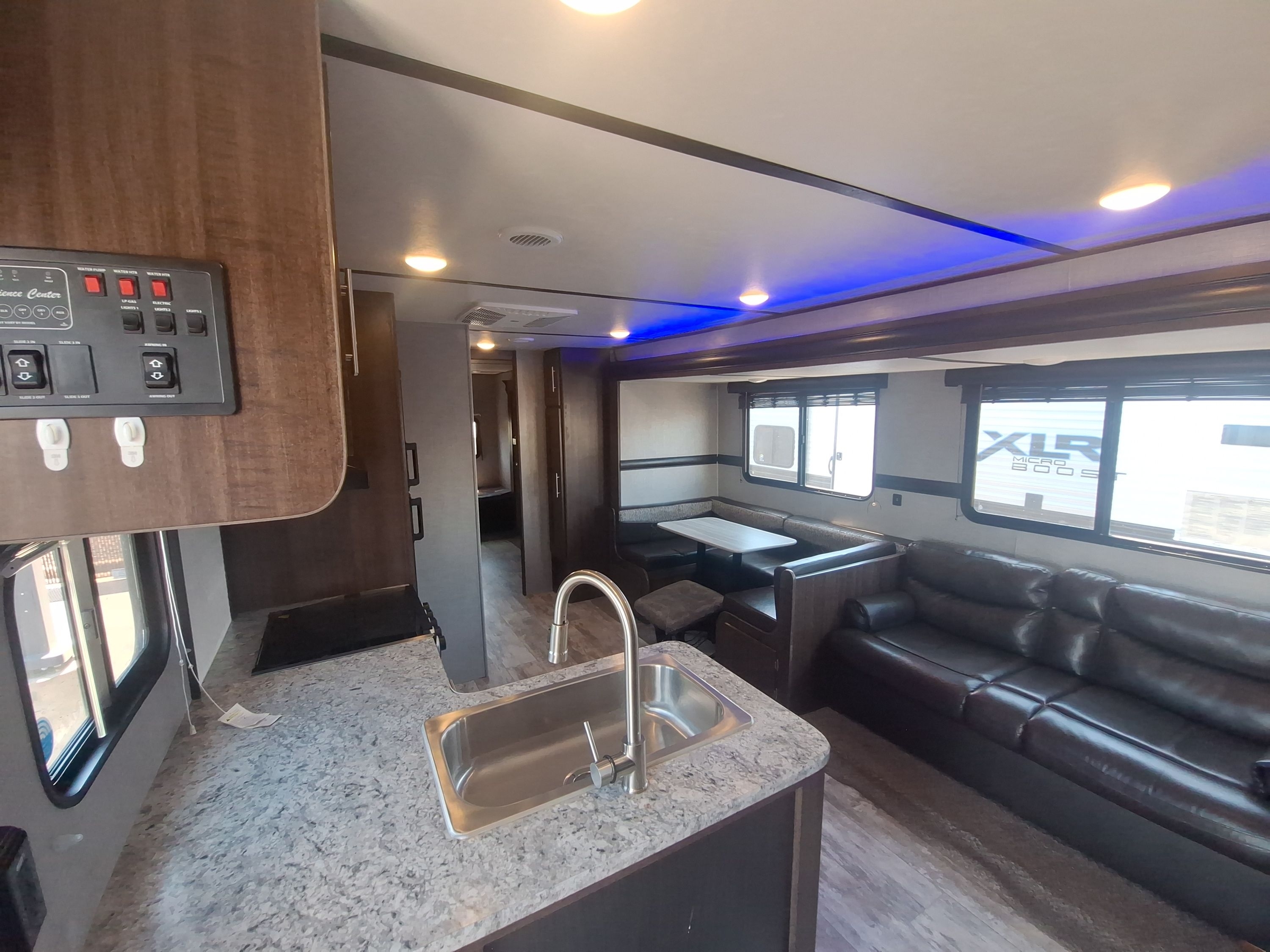2019 Crossroads ZINGER 328SB in rothschild WI
