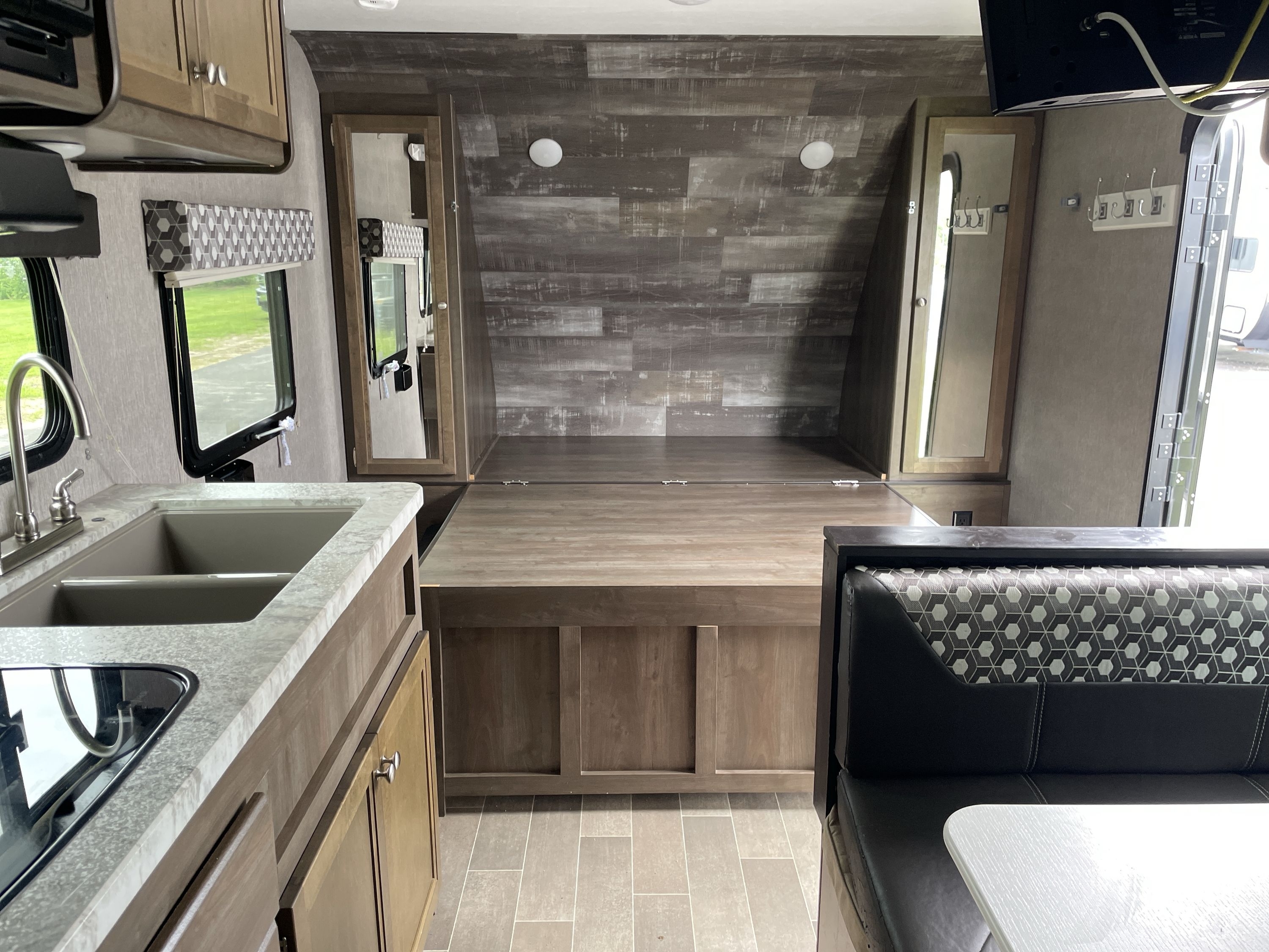 2019 Coleman COLEMAN LIGHT LX 1705RB in windham ME