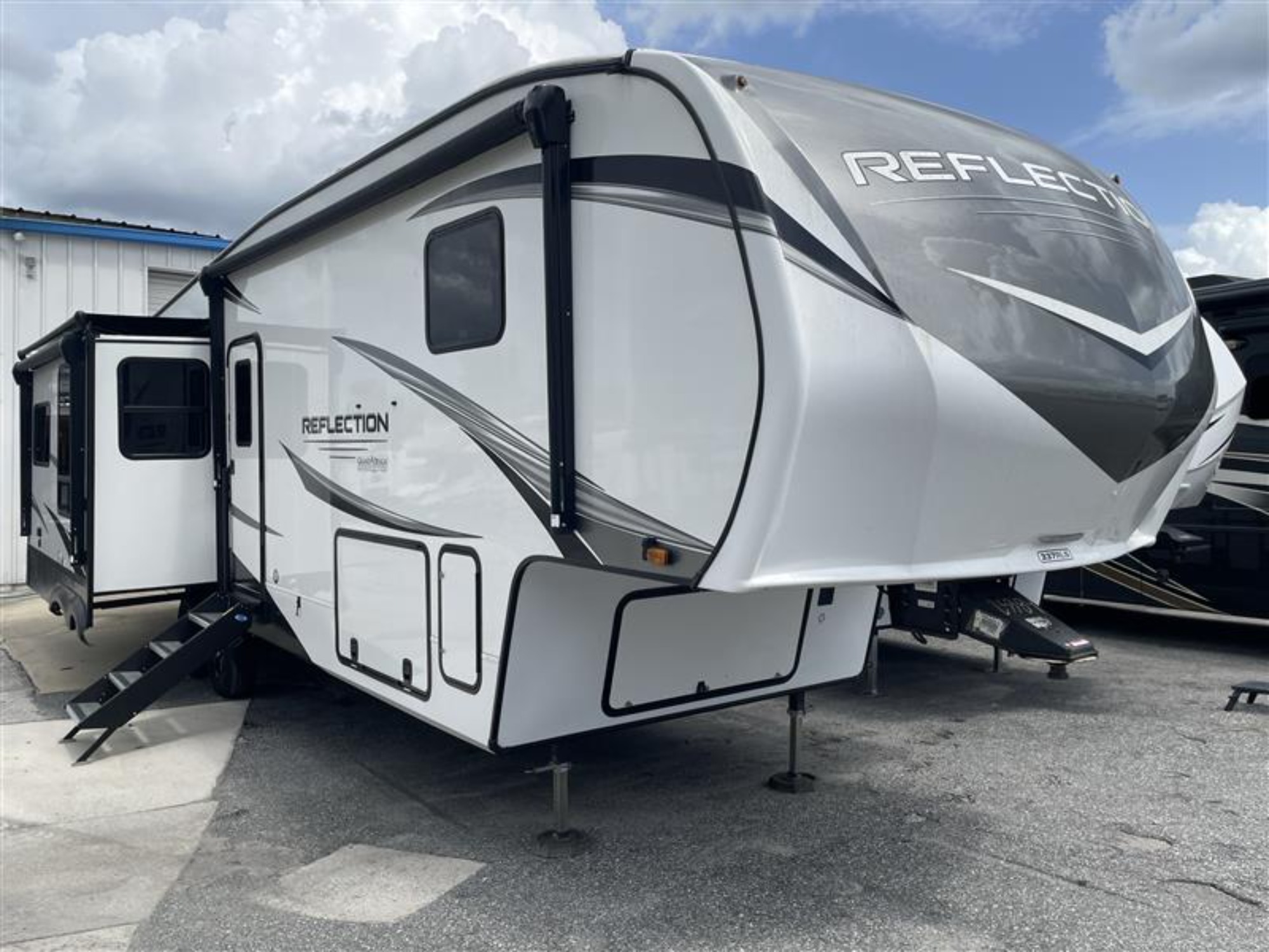 2024 Grand Design REFLECTION 337RLS RV