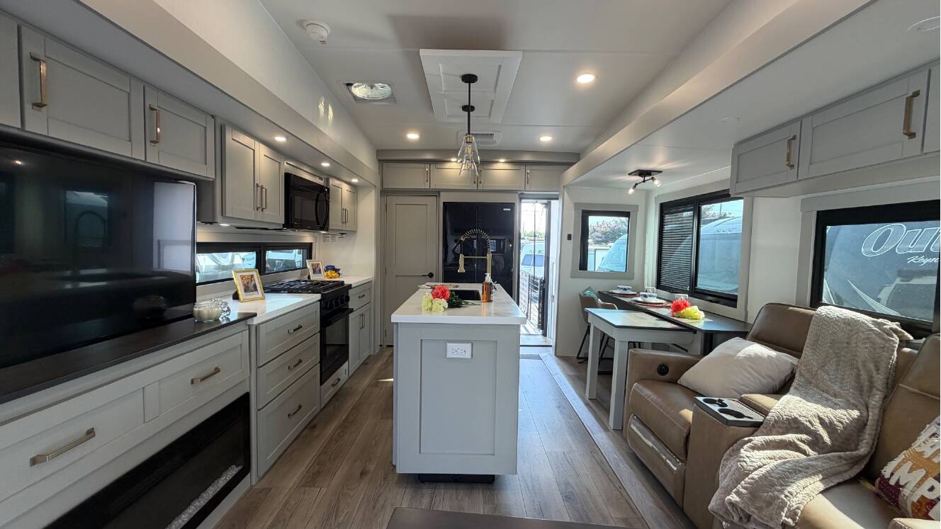A photo of this 2025 Brinkley MODEL Z 3400