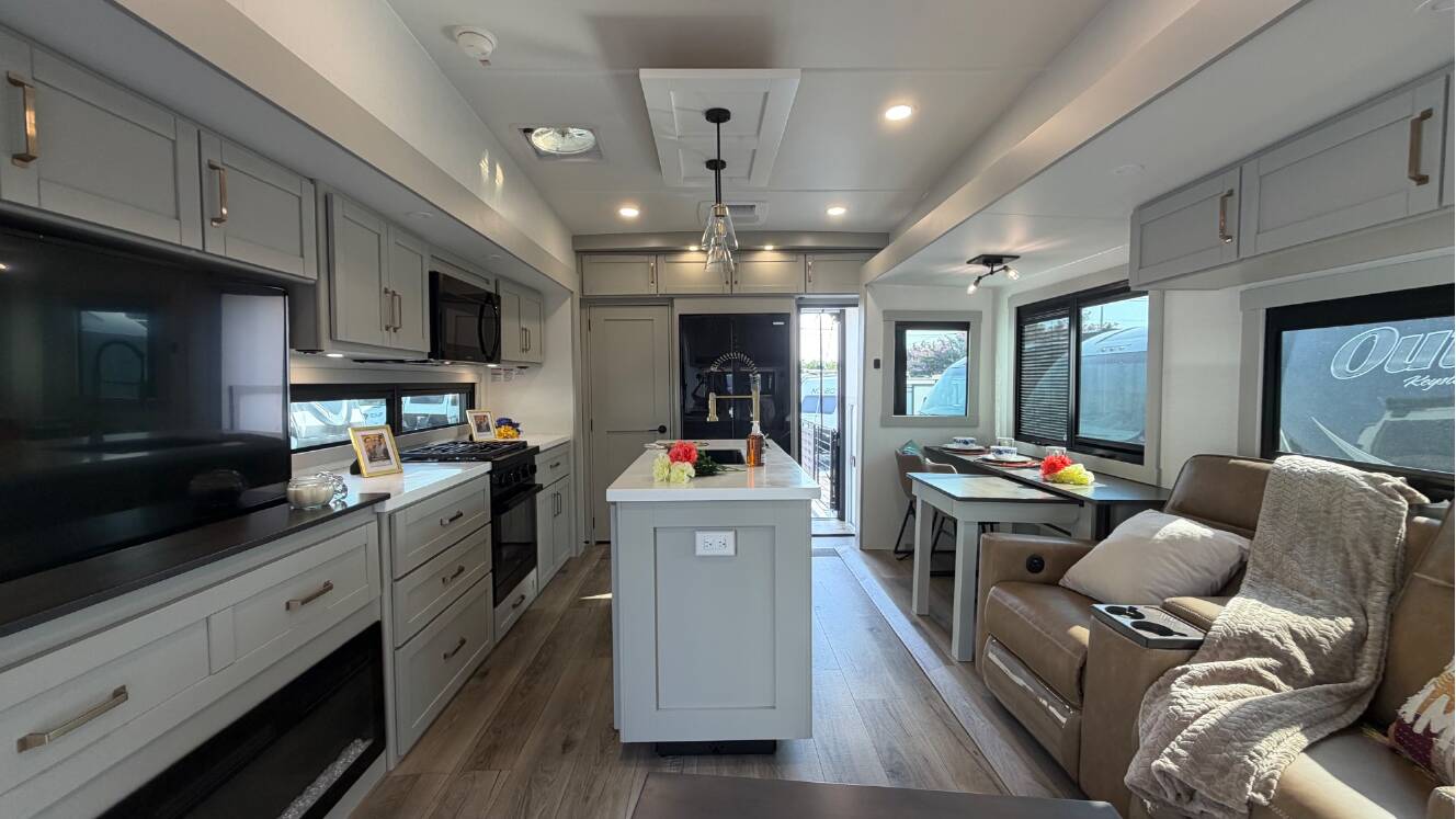 A photo of this 2025 Brinkley MODEL Z 3400