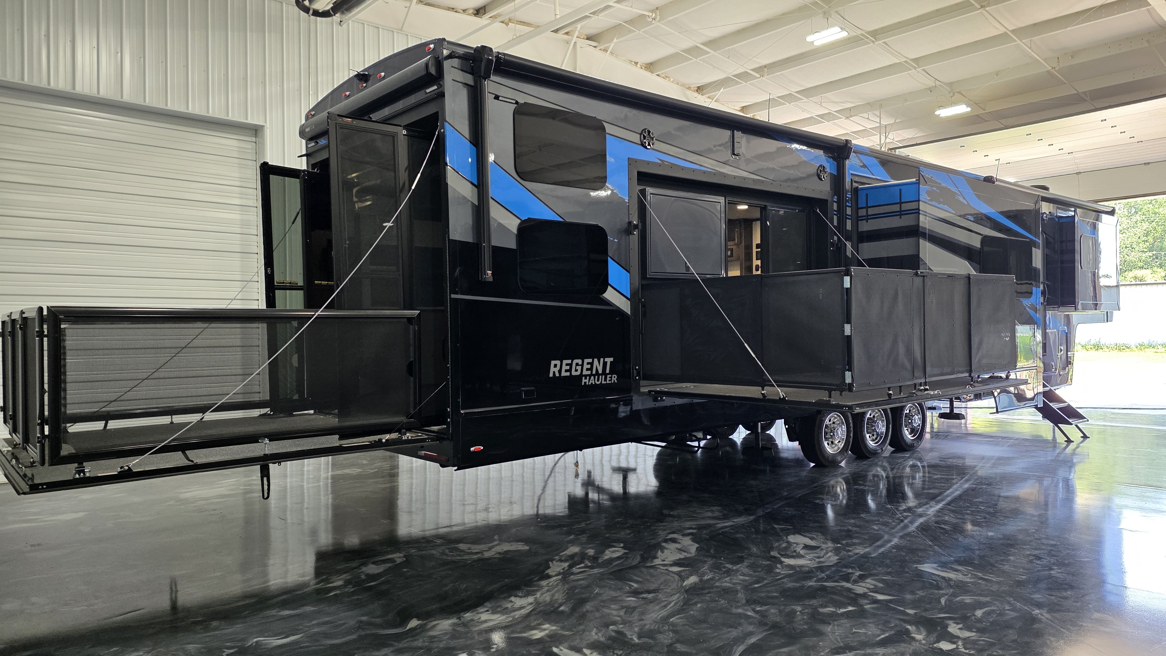 2027 Luxe 49RH Regent Hauler  in elkhart IN