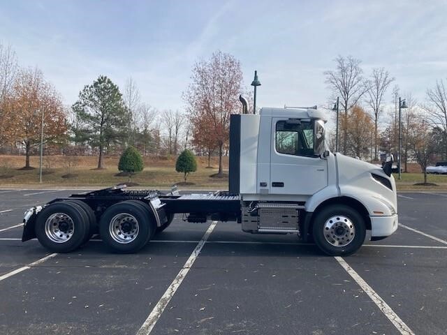 2027 VOLVO VNR64T300 in Ashland, VA