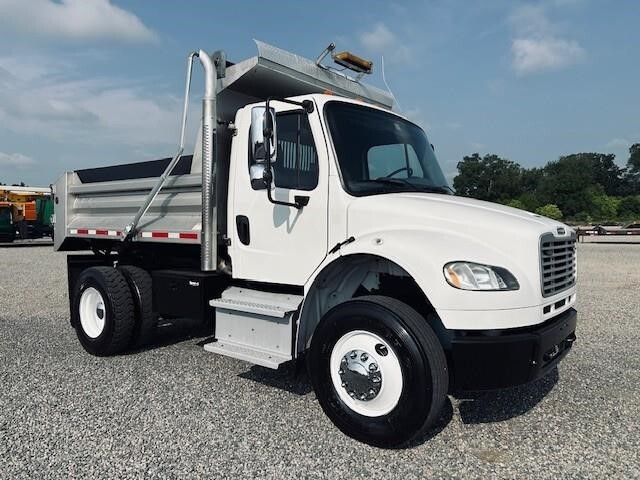 2015 FREIGHTLINER BUSINESS CLASS M2 106 in Chatham, VA