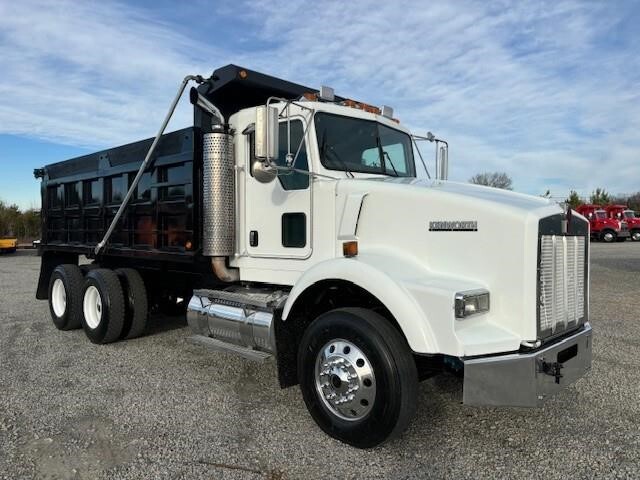 2004 KENWORTH T800 in Chatham, VA