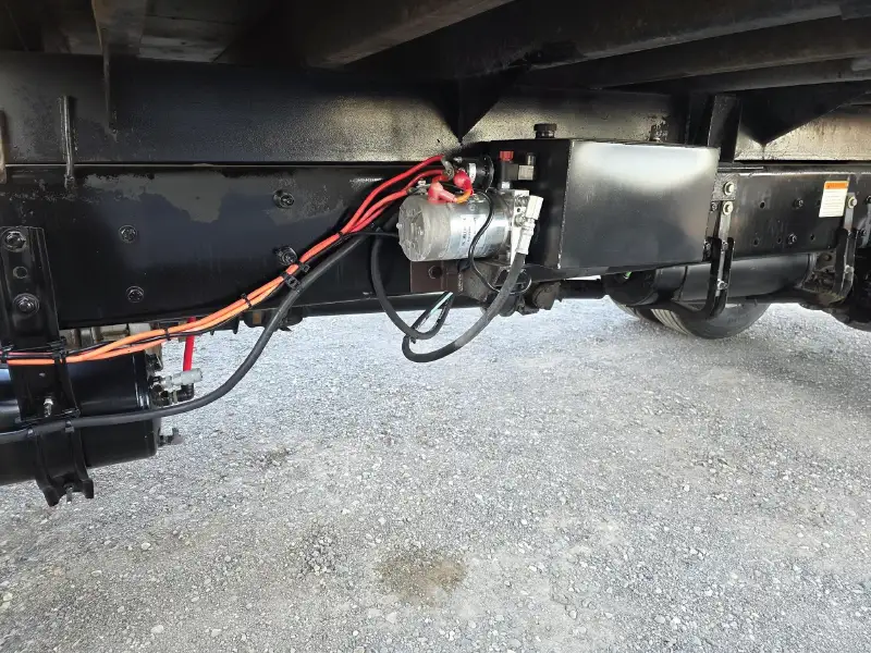 2011 FREIGHTLINER BUSINESS CLASS M2 106