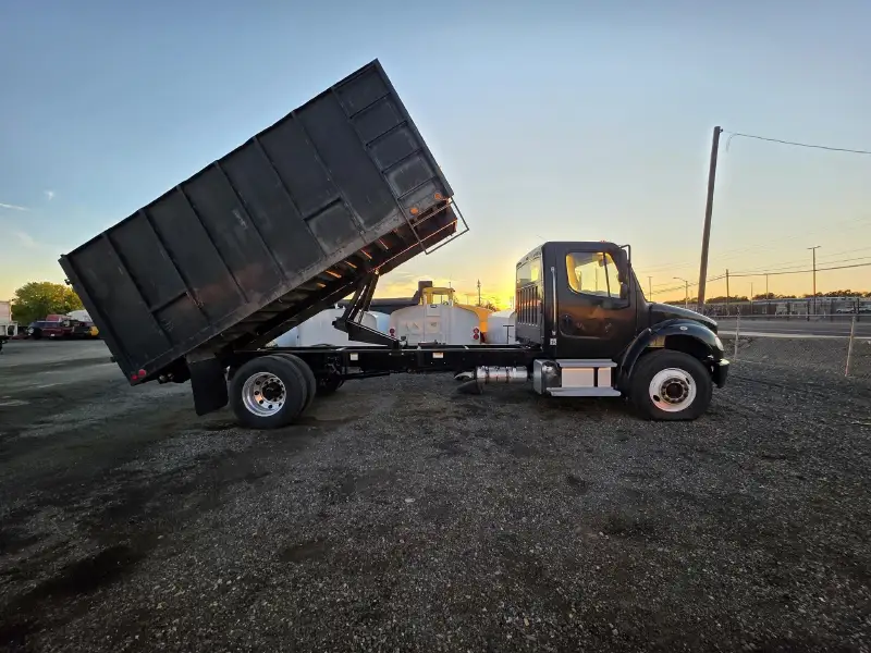 2011 FREIGHTLINER BUSINESS CLASS M2 106