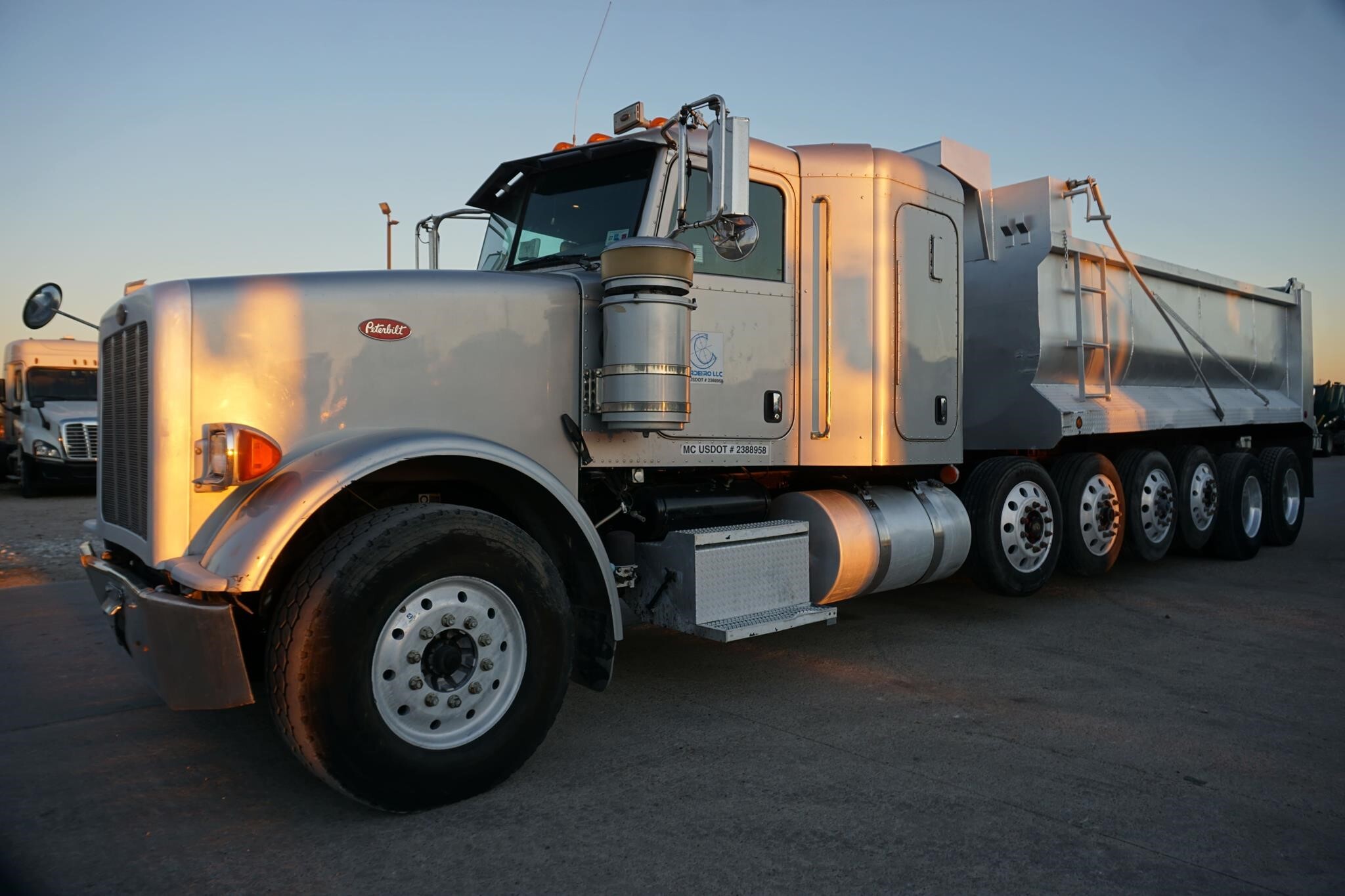 2013 PETERBILT 367 in Houston, TX