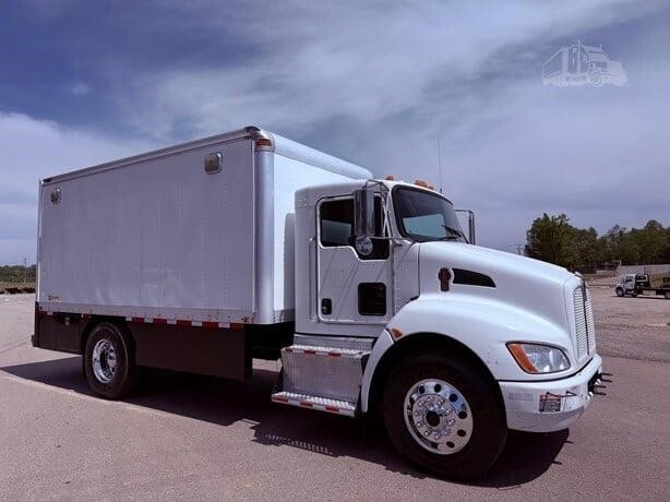 2016 KENWORTH T370 in Chatham, VA