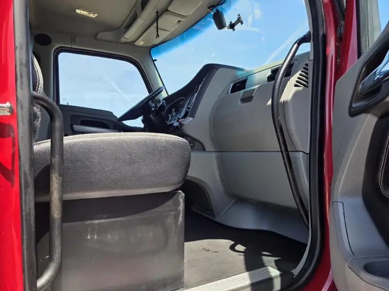 2022 KENWORTH T880