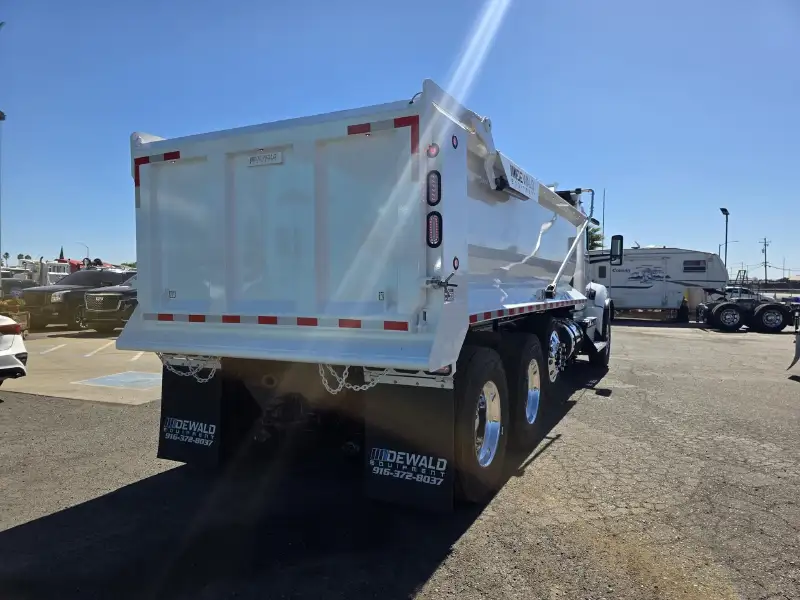 2022 KENWORTH T880