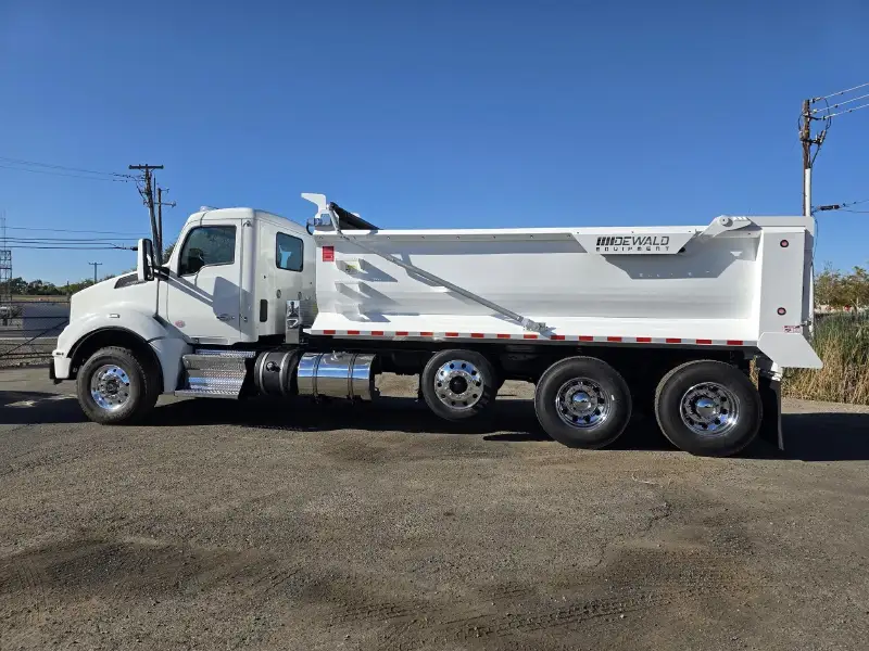 2022 KENWORTH T880