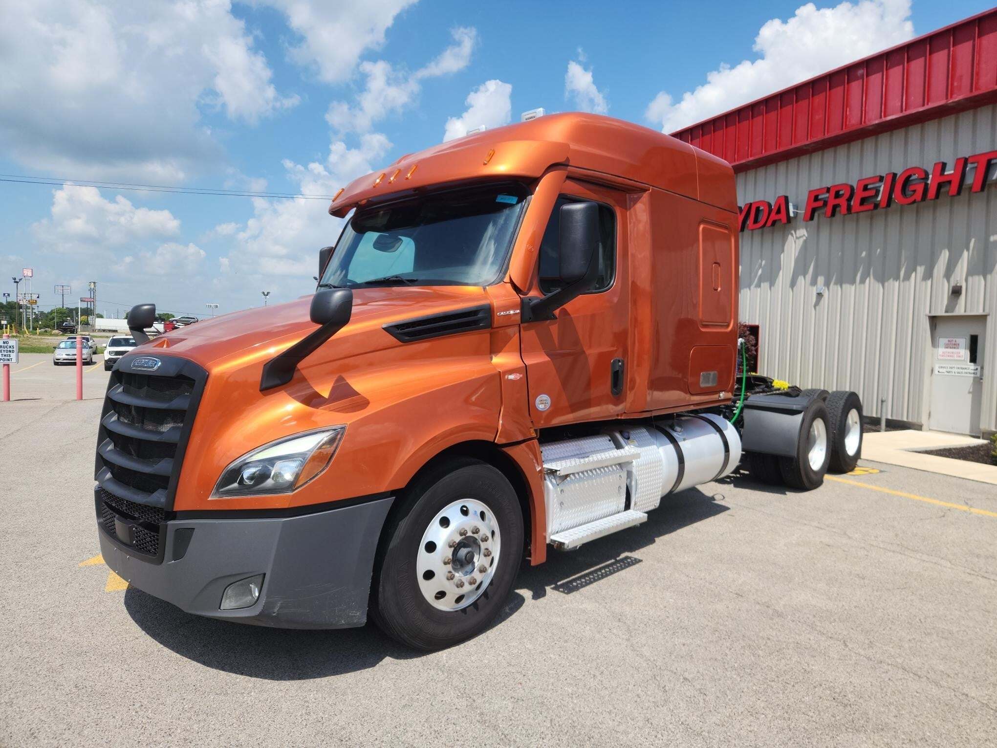 2023 FREIGHTLINER CASCADIA 126 in Youngstown, OH