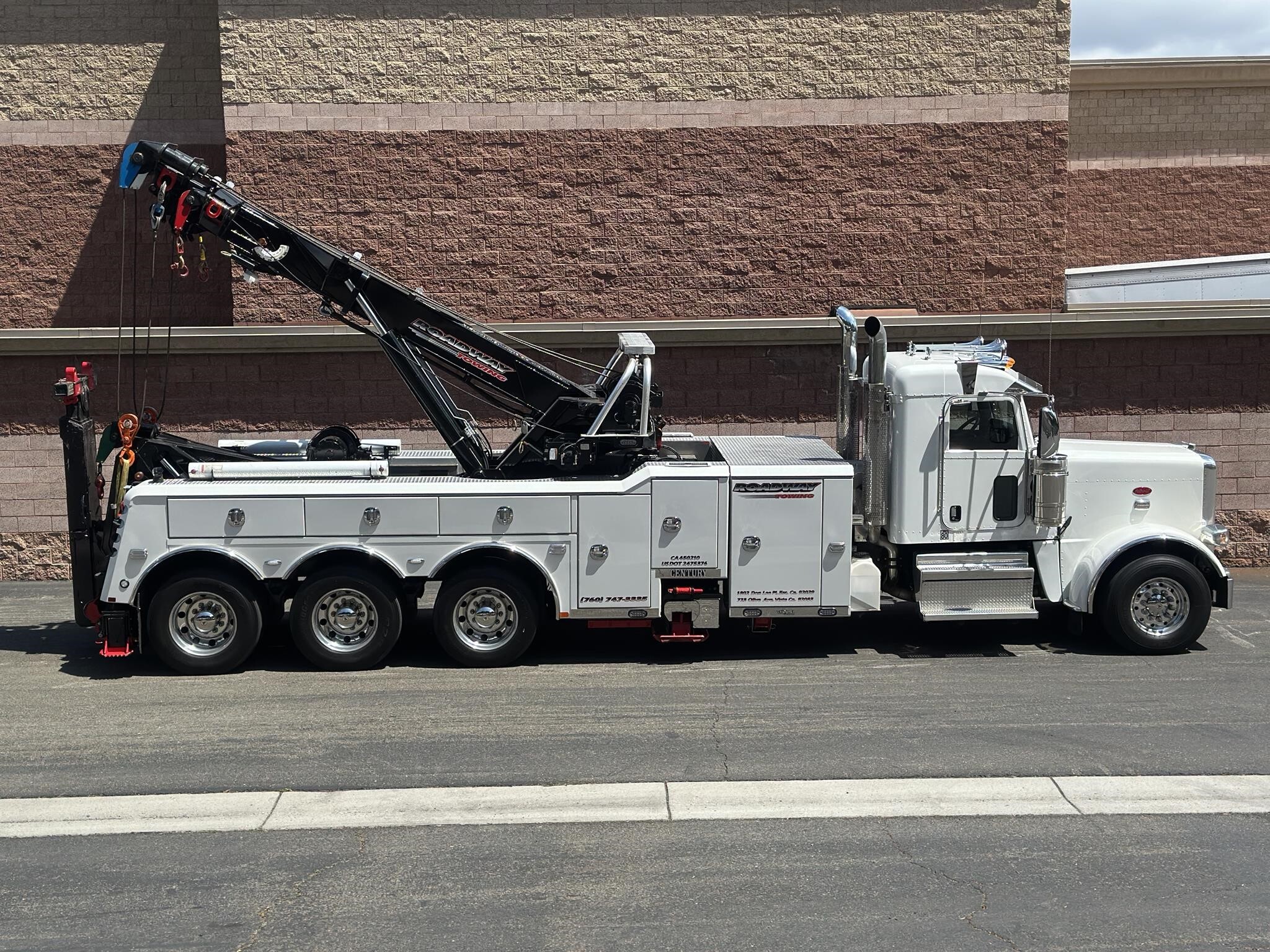 2022 PETERBILT 389 in West Covina, CA