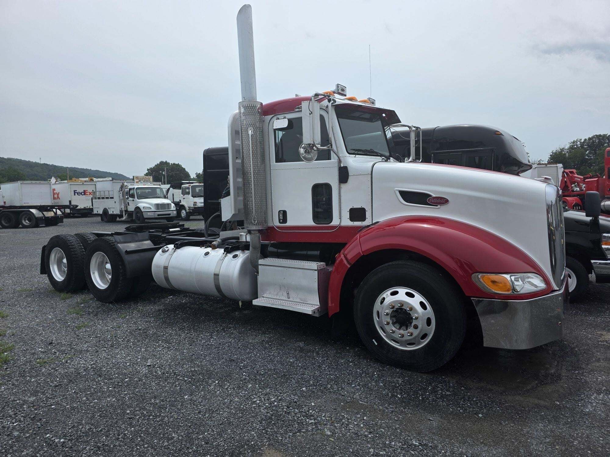 2009 PETERBILT 386 in Duncansville, PA