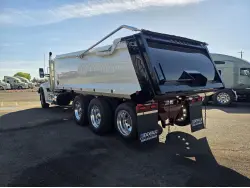2024 KENWORTH W990