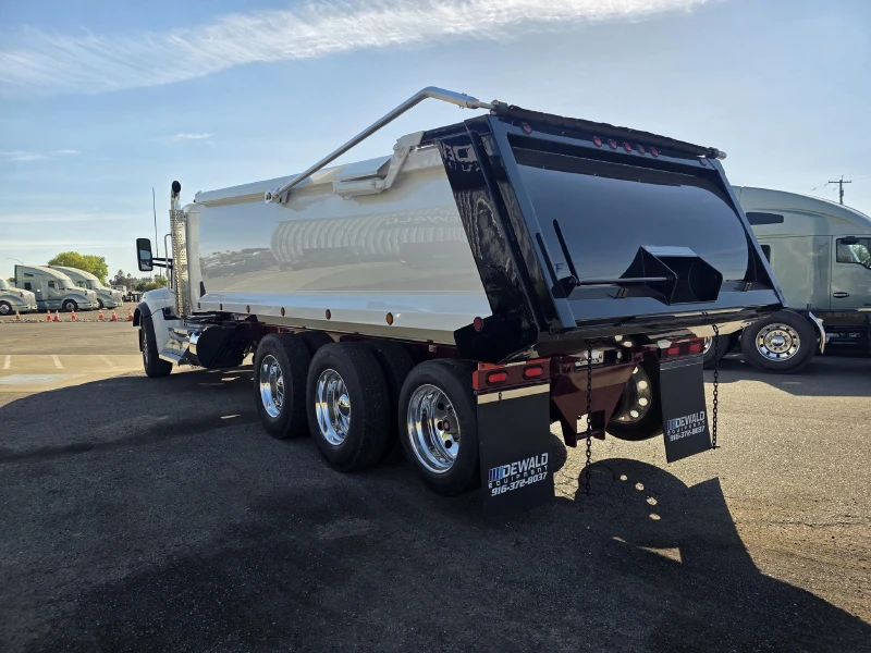 2024 KENWORTH W990