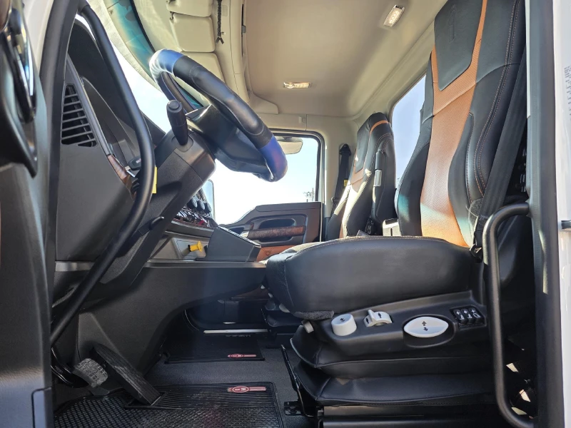 2024 KENWORTH W990