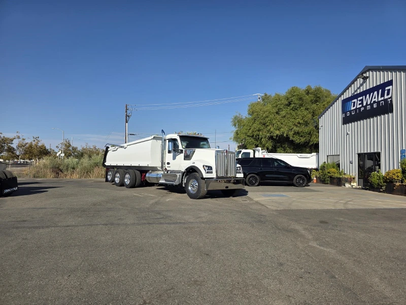 2024 KENWORTH W990