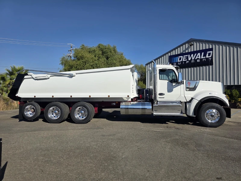 2024 KENWORTH W990