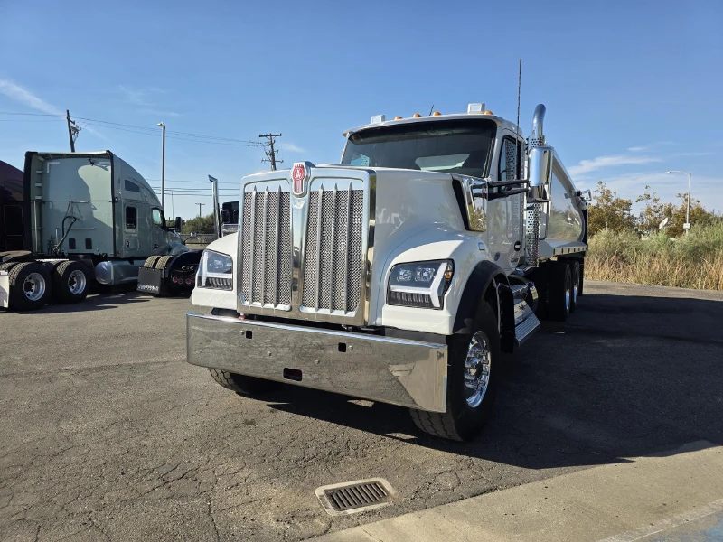 2024 KENWORTH W990