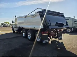 2024 KENWORTH W990