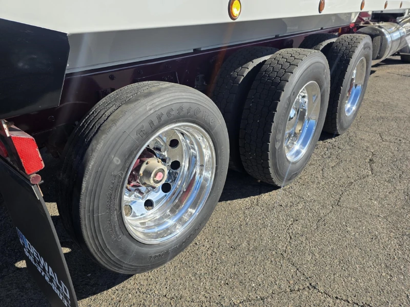 2024 KENWORTH W990