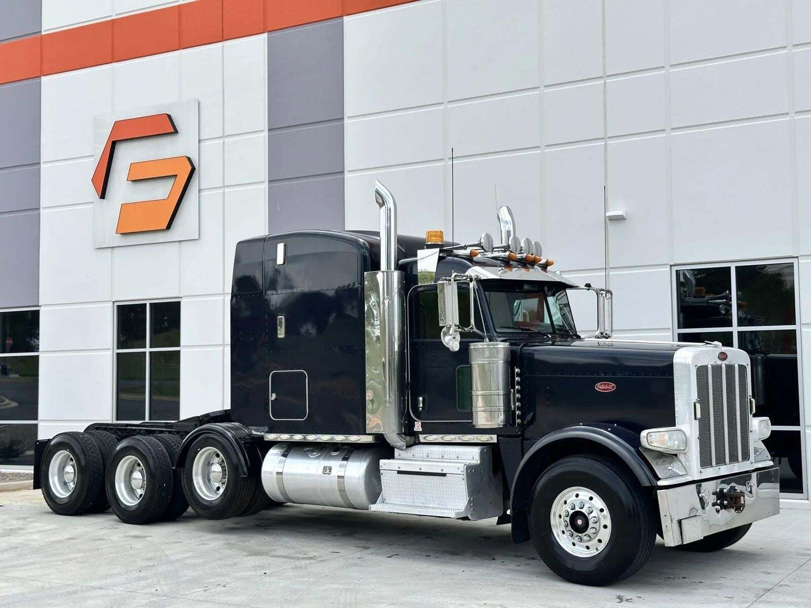 2013 PETERBILT 388 in Greer, SC